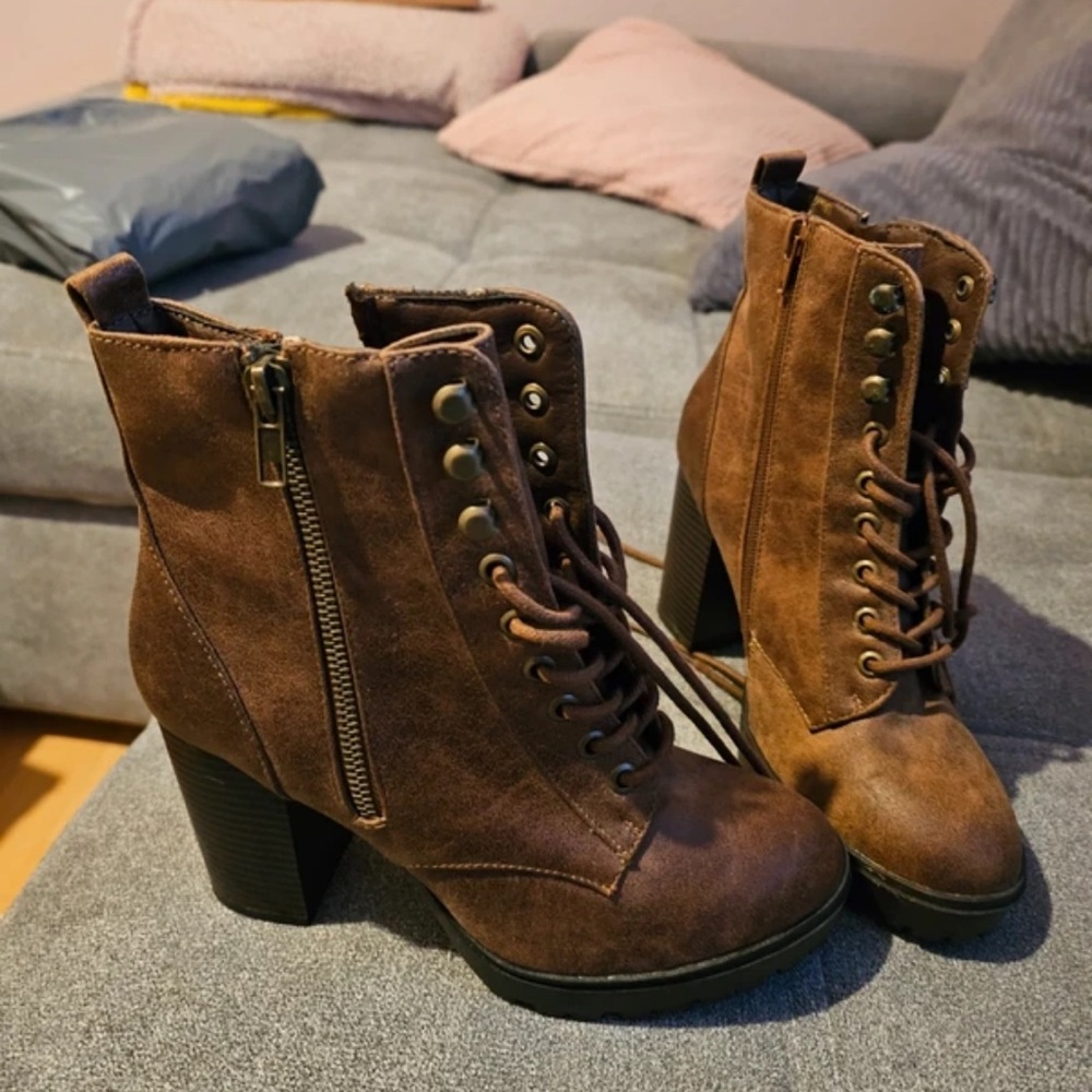 New Look Chocolate Lace-Up Boots